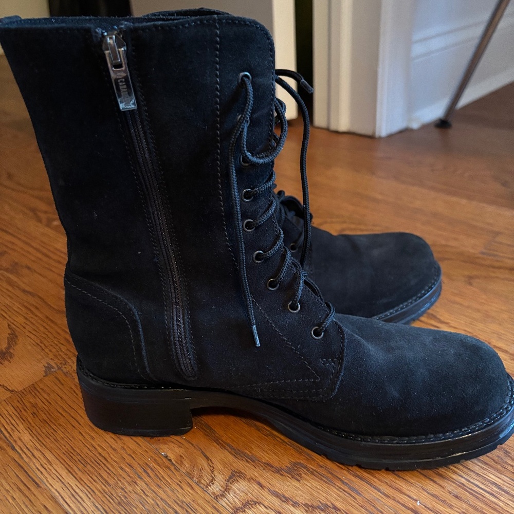 La canadienne Black waterproof suede booties